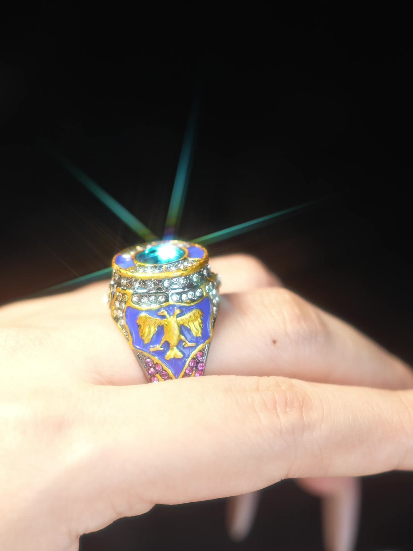 Vintage-Kriegerring, Doppeladler-Design, dunkelblaue Emaille-Elemente, Ring mit synthetischen Edelsteinen, Herrenring im Vintage-Stil, Granat-Imitat