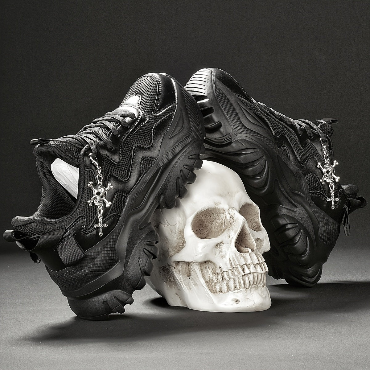 Women's 7cm Height-Increasing Fashion Casual Sneakers with Halloween Elements 3D Cross Skull Metal Shiny Pendant Chain Accessory, Dark Style Women's Outdoor All Seasons EVA Thick Platform High Waterline Lightweight Soft Botto