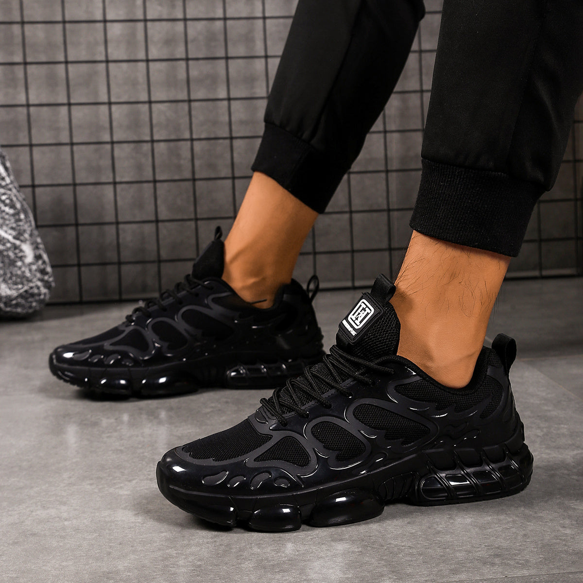 Men's Low-Top Sneakers - Breathable Fabric & Cushioned Sole