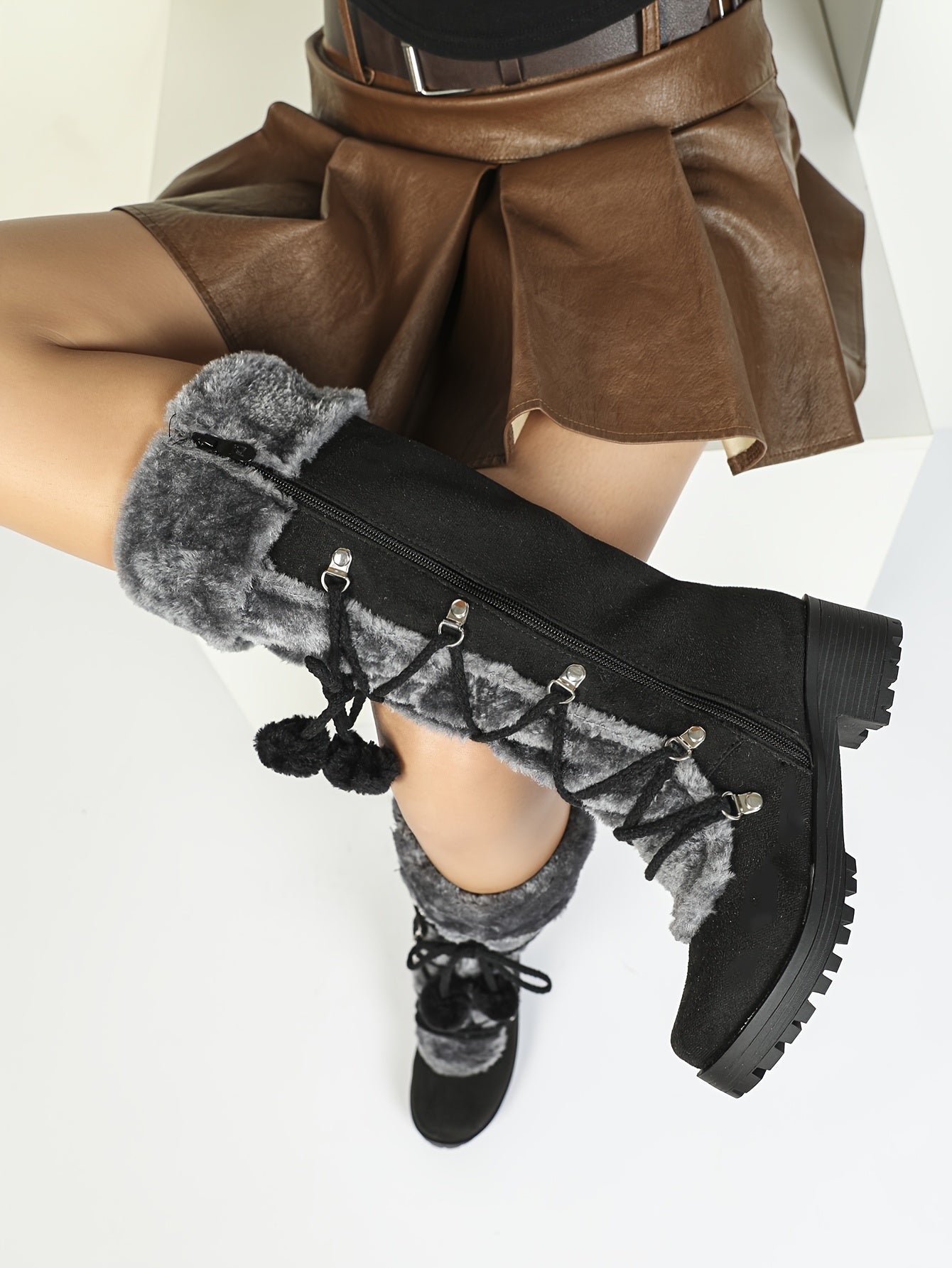 Women's Elegant Winter Faux Fur-Lined Boots - Pom-Pom