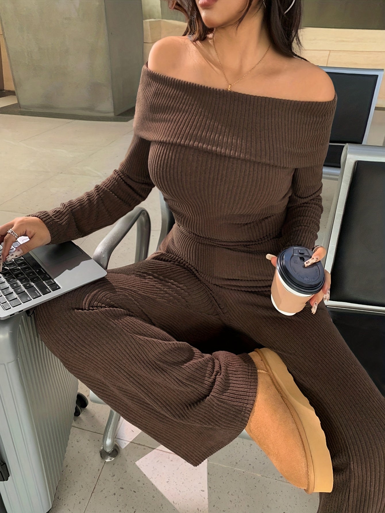 Women's 2pcs Set - Sexy V-Neck Top & Wide-Leg Flare Pants