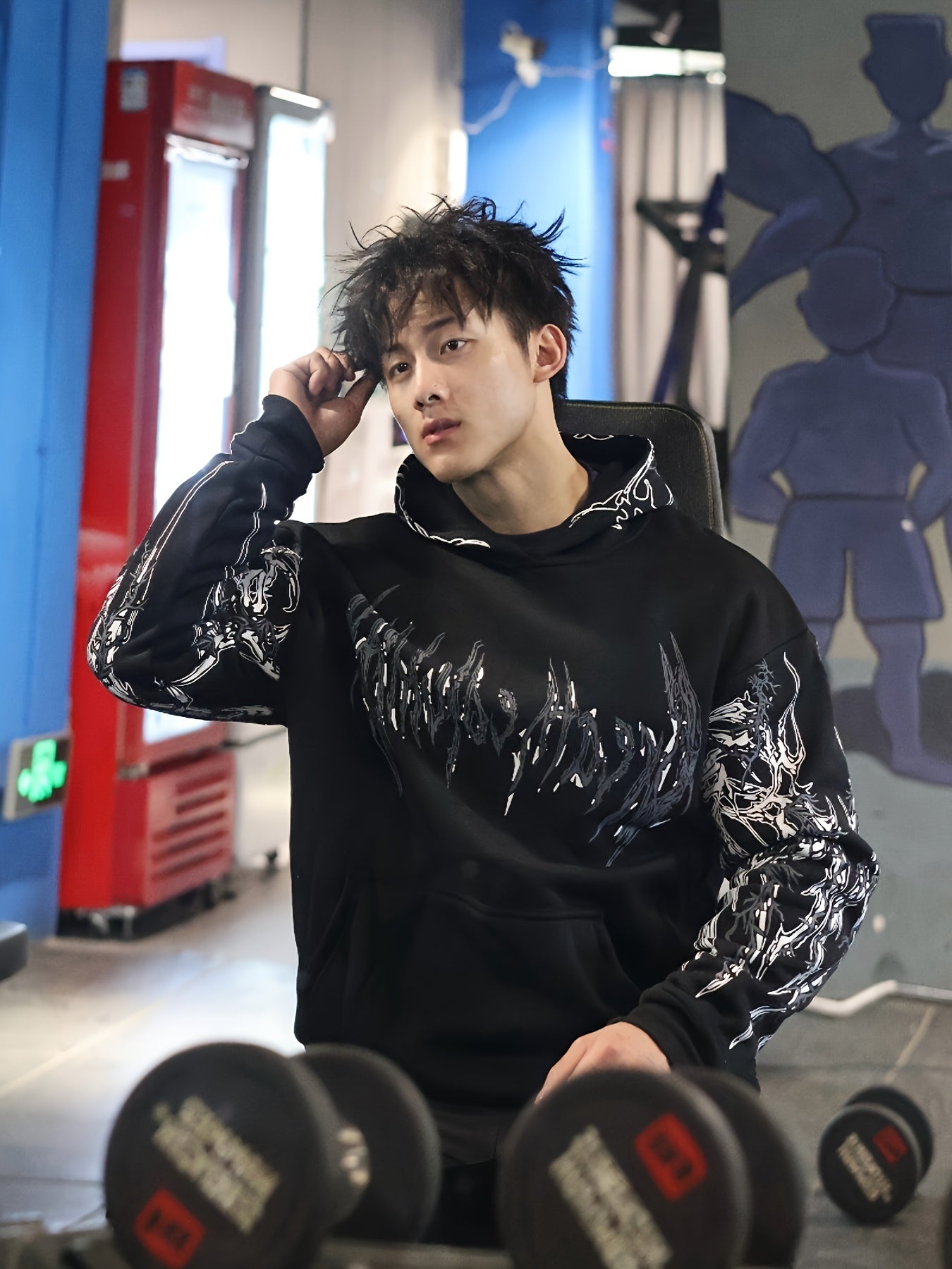 Men's Striped Graphic Print Hoodie - Loose Fit with Kangaroo Pocket