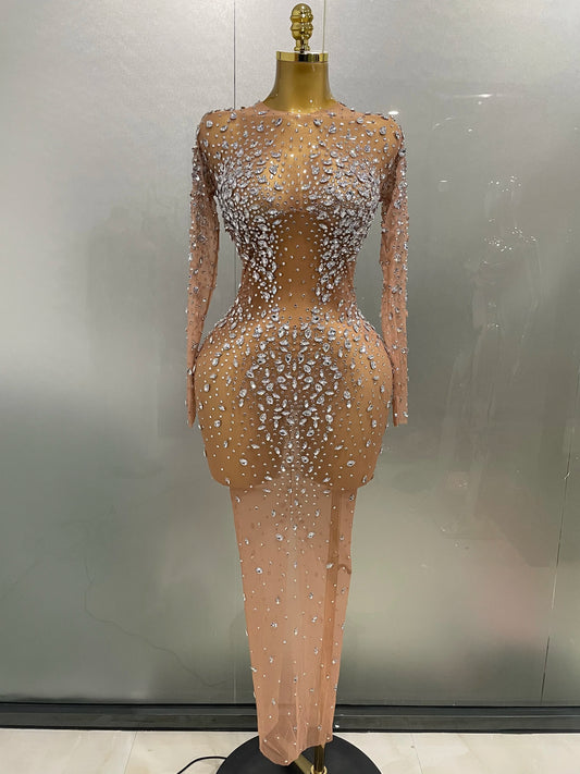 Robe longue transparente en maille stretch ornée de strass brillants, sexy et brillante, collection 2025 pour femmes, idéale pour les soirées, anniversaires, bals de promo, boîtes de nuit, chanteuses et scènes.