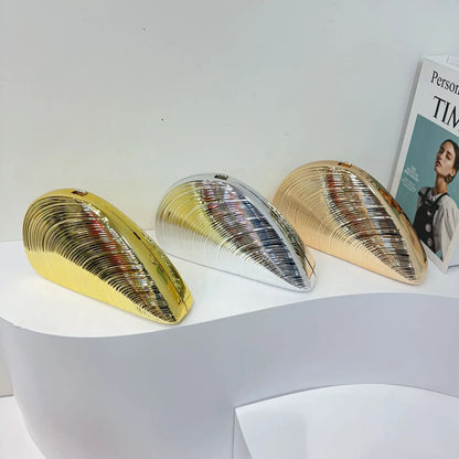 Große Retro-Tasche aus gold-silbernem Metall und Acryl, ideal für festliche Anlässe, Partys, als Umhängetasche oder Crossbody-Tasche.