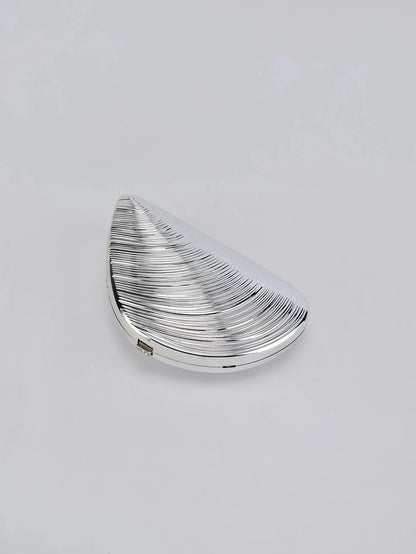 Große Retro-Tasche aus gold-silbernem Metall und Acryl, ideal für festliche Anlässe, Partys, als Umhängetasche oder Crossbody-Tasche.