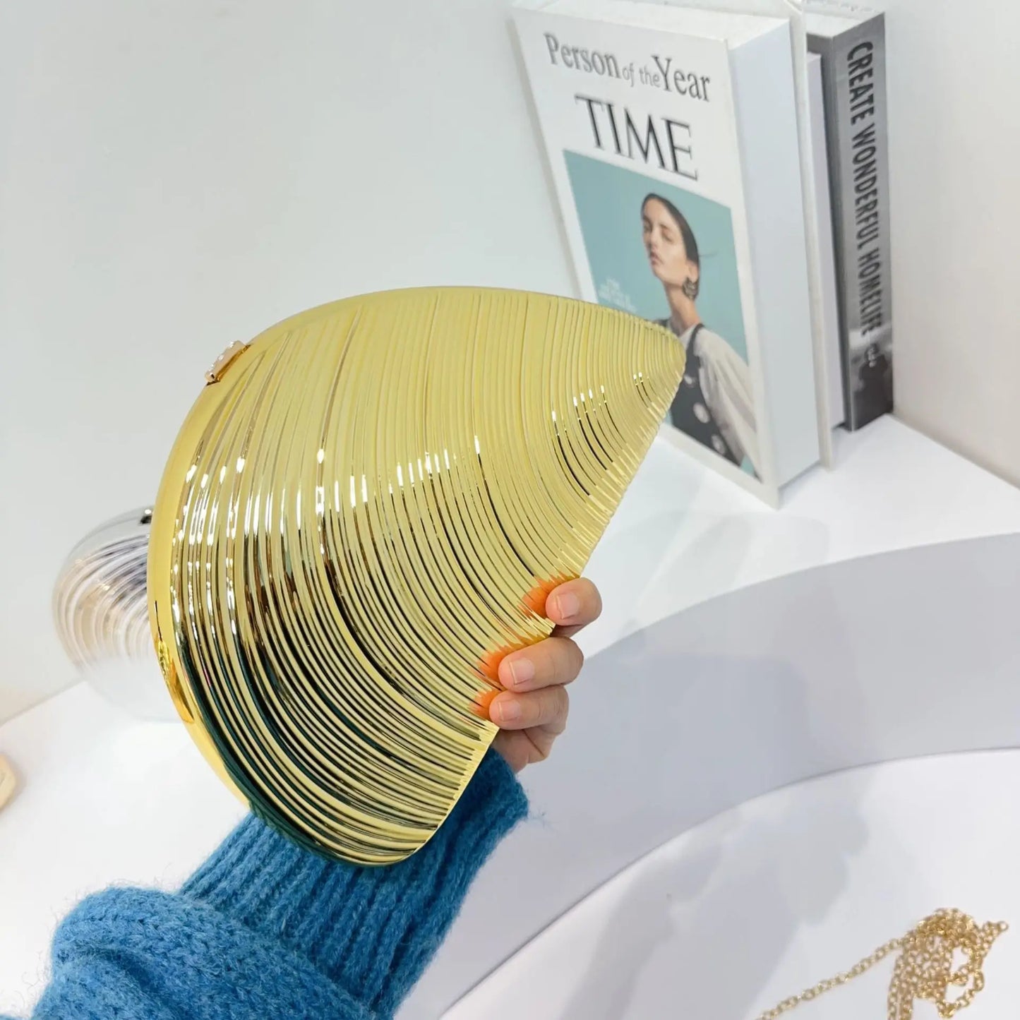 Große Retro-Tasche aus gold-silbernem Metall und Acryl, ideal für festliche Anlässe, Partys, als Umhängetasche oder Crossbody-Tasche.