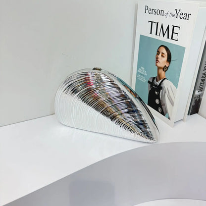 Große Retro-Tasche aus gold-silbernem Metall und Acryl, ideal für festliche Anlässe, Partys, als Umhängetasche oder Crossbody-Tasche.