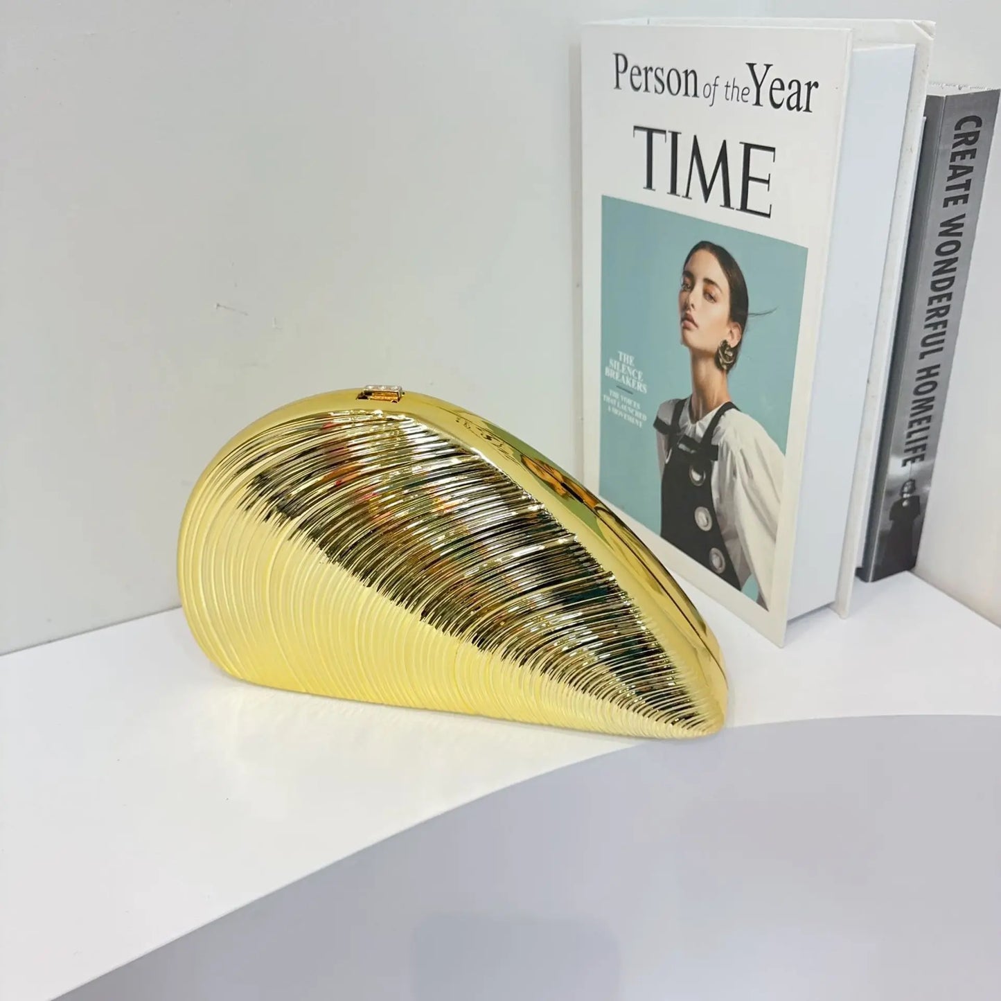 Große Retro-Tasche aus gold-silbernem Metall und Acryl, ideal für festliche Anlässe, Partys, als Umhängetasche oder Crossbody-Tasche.